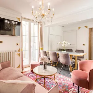 https://luxury-2-bedroom-eiffel-tower-with-terrace.fr-paris.fr